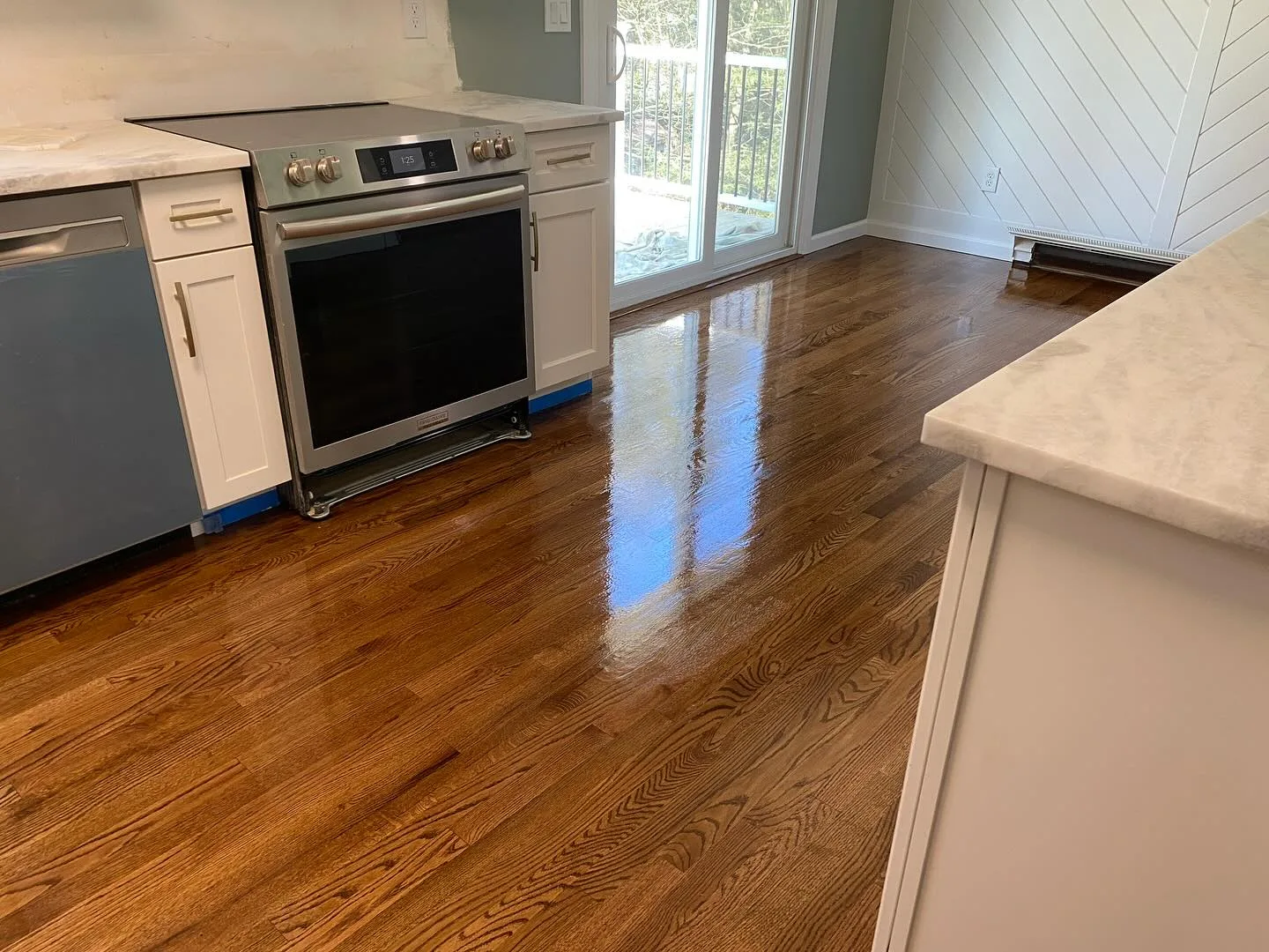 Hardwood floor resanding near wall edges and baseboards